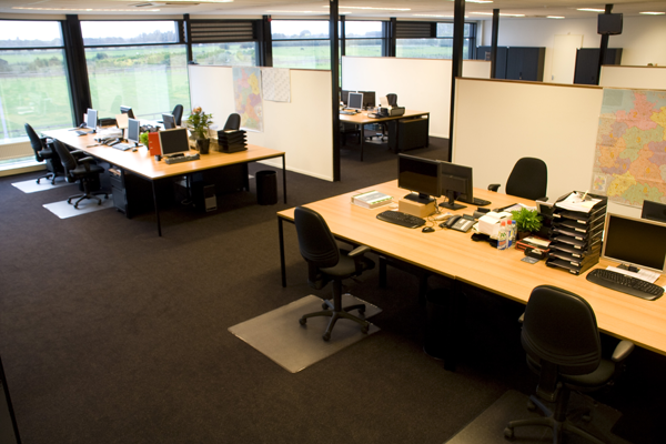 het kantoor  |  das Büro  |  the office
