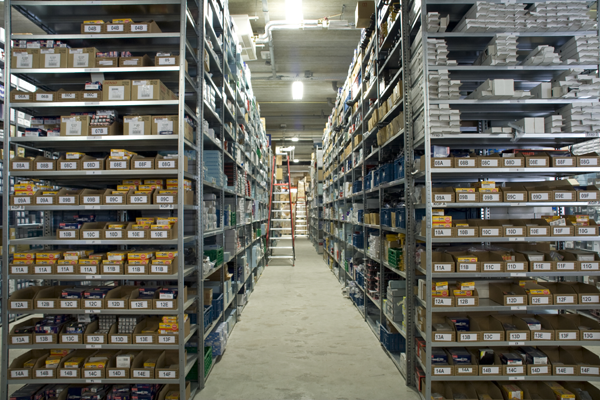 het magazijn  |  das Lagerhaus  |  the warehouse