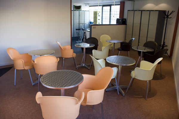 de kantine  |  die Kantine  |  the canteen